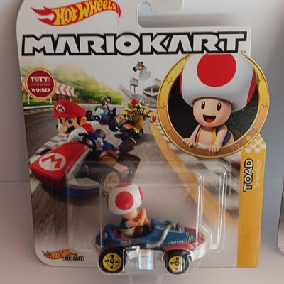 New in package -HotWheels MarioKart Toad Sneeker and Donkey King Sports Coupe