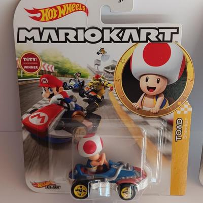 New in package -HotWheels MarioKart Toad Sneeker and Donkey King Sports Coupe