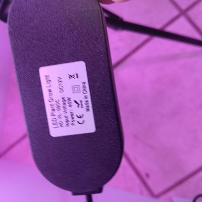 4 arm adjustable LED Plant grow light with tripod.