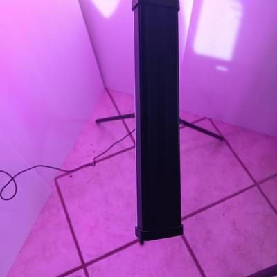 4 arm adjustable LED Plant grow light with tripod.