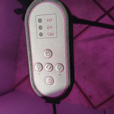 4 arm adjustable LED Plant grow light with tripod.