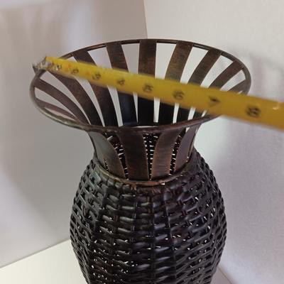 Roman numeral wall clock with woven metal vase decor