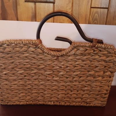 Half-moon accent table and basket with wooden handle