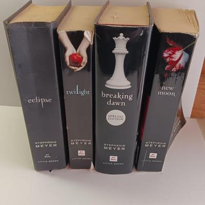 Stephenie Meyer Breaking Dawn - Eclipse - Twilight - New Moon books 4 BOOKS