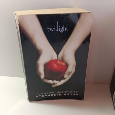 Stephenie Meyer Breaking Dawn - Eclipse - Twilight - New Moon books 4 BOOKS