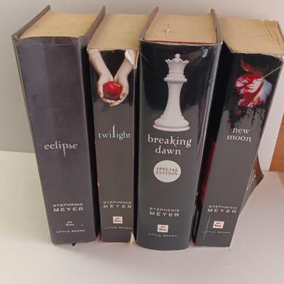 Stephenie Meyer Breaking Dawn - Eclipse - Twilight - New Moon books 4 BOOKS