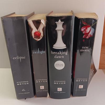 Stephenie Meyer Breaking Dawn - Eclipse - Twilight - New Moon books 4 BOOKS