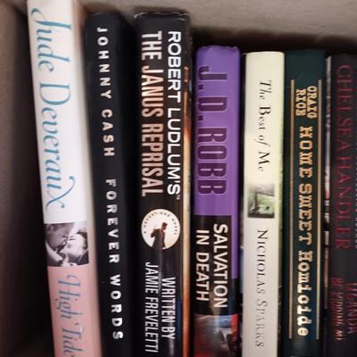 Collection of hardback books - Jude Deveraux - J.D. Robb - Nicolas Sparks and more