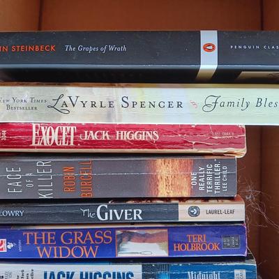 Collection of softback books - Jonathan Kellerman - Clive Cussler - Jack Higgins - and more