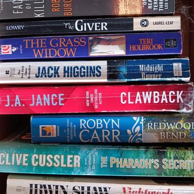 Collection of softback books - Jonathan Kellerman - Clive Cussler - Jack Higgins - and more