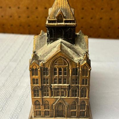 SYRACUSE SAVINGS BANK VINTAGE SOUVENIR METAL BUILDING ADVERTISING BANK BANTHRICO