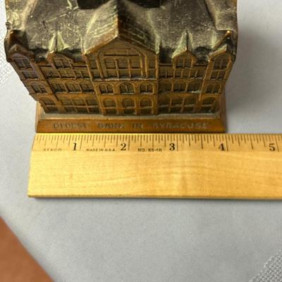SYRACUSE SAVINGS BANK VINTAGE SOUVENIR METAL BUILDING ADVERTISING BANK BANTHRICO