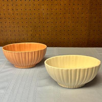 2 Vintage Haeger Pottery Ribbed Oval Bowl Planter pink & white Marked 4020 USA 7â€x 5â€