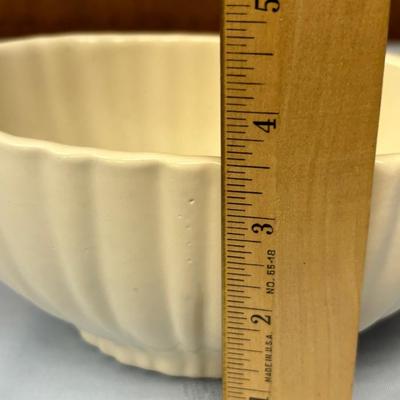 2 Vintage Haeger Pottery Ribbed Oval Bowl Planter pink & white Marked 4020 USA 7â€x 5â€