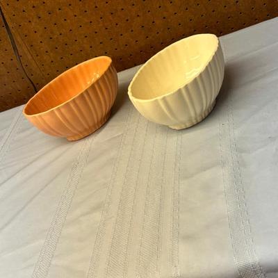 2 Vintage Haeger Pottery Ribbed Oval Bowl Planter pink & white Marked 4020 USA 7â€x 5â€