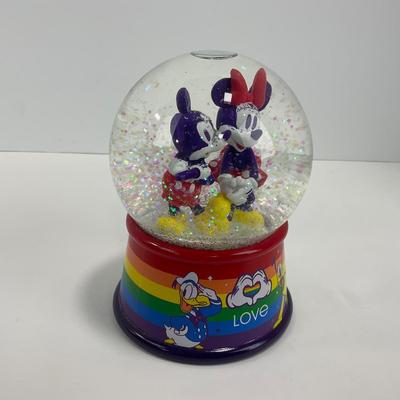 -50- COLLECTIBLE | Mickeys Rainbow Snow Globe