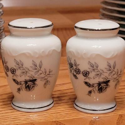 Baroque Bleu Daniele China Set