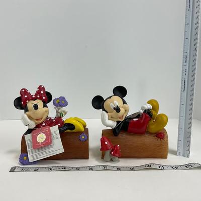 -55- COLLECTIBLE | Mickey & Minnie Mouse Solar Garden Statutes