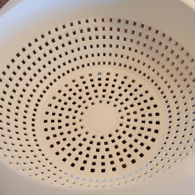 (2) Plastic Strainers