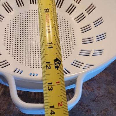 (2) Plastic Strainers