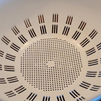 (2) Plastic Strainers