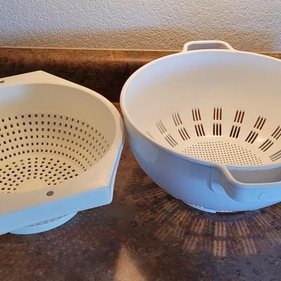 (2) Plastic Strainers