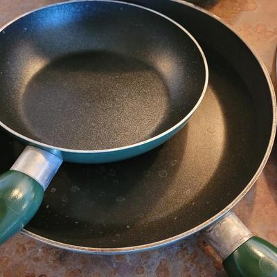 Non Stick Pots & Skillets with lids