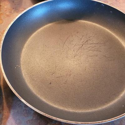Non Stick Pots & Skillets with lids