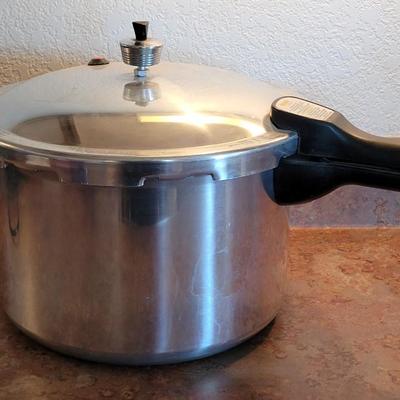 Vintage Rochedo Pressure Cooker