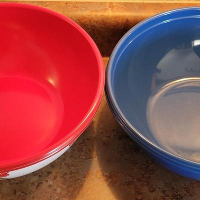 4 Large Plastic Bowls