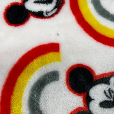 -77- HALLMARK | Mickey Mouse Blanket & Love Mickey Plush