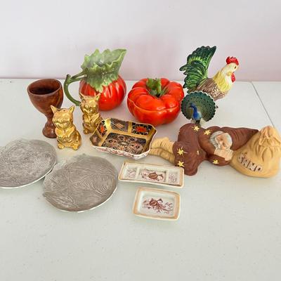 Big Mixed Vint. Lot Collectibles - Enesco, Derby China, Royal Bayreuth