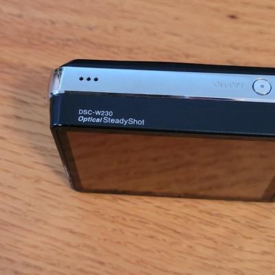 Sony Cyber Shot with extra Battery & Charger