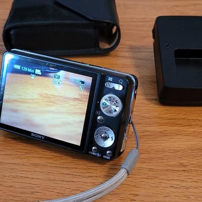 Sony Cyber Shot with extra Battery & Charger