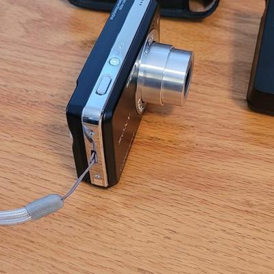 Sony Cyber Shot with extra Battery & Charger