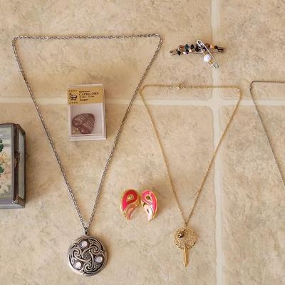 Pressed Flower Glass Jewelry Box & Fashion Jewelry