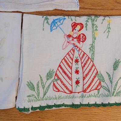 Vintage Luncheon Table Cloth & 3 Dish Towels