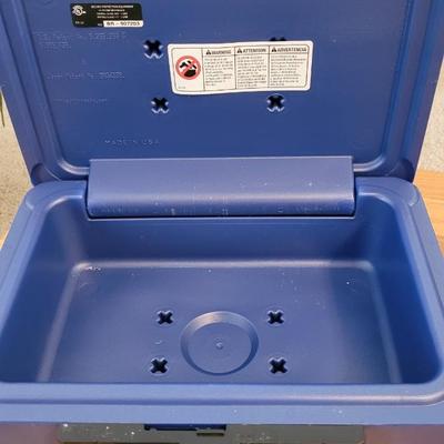 Blue Sentry Safe with 2 Keys