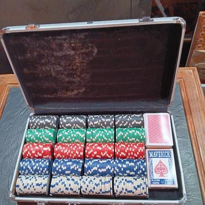 Poker Game set - Silver hard sided case with Poker chips and cards