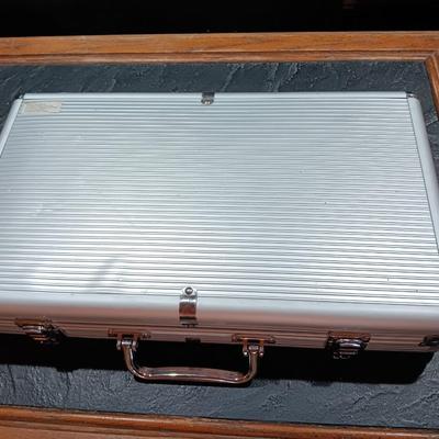 Poker Game set - Silver hard sided case with Poker chips and cards
