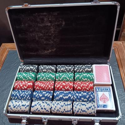 Poker Game set - Silver hard sided case with Poker chips and cards