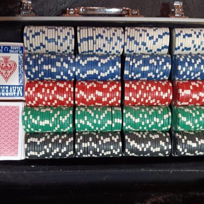 Poker Game set - Silver hard sided case with Poker chips and cards