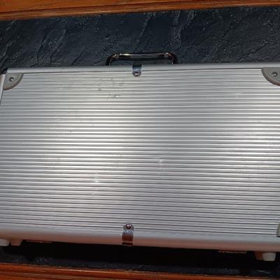 Poker Game set - Silver hard sided case with Poker chips and cards