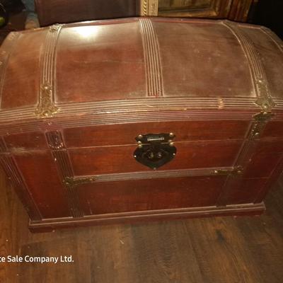Lightweight wooden storage trunk
