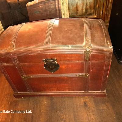 Lightweight wooden storage trunk