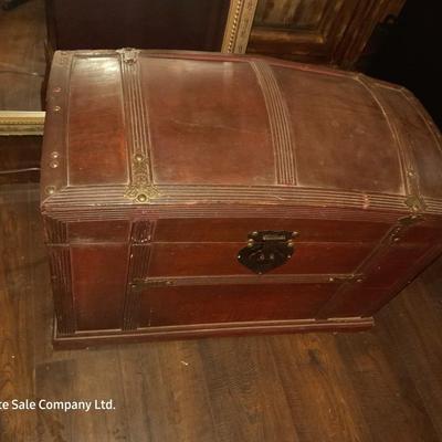 Lightweight wooden storage trunk