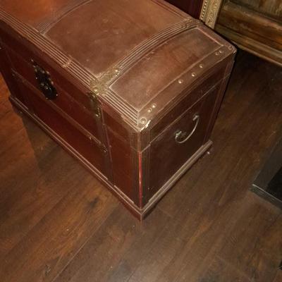 Lightweight wooden storage trunk