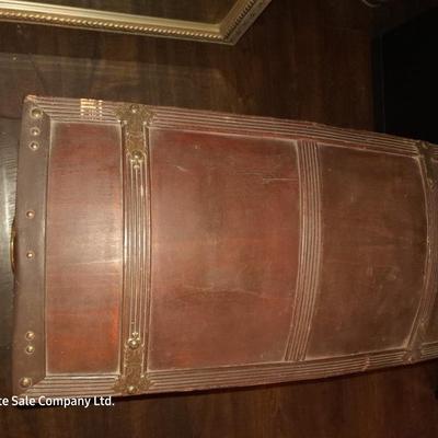 Lightweight wooden storage trunk