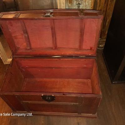Lightweight wooden storage trunk