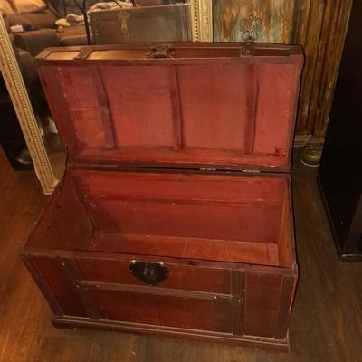 Lightweight wooden storage trunk